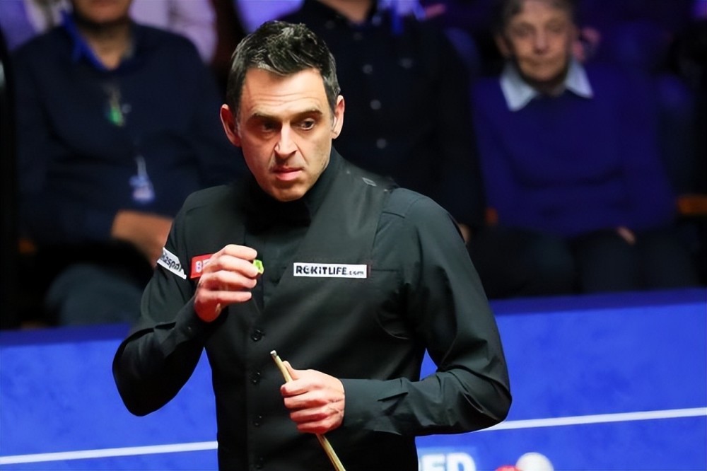 他在短短两 他在短短两